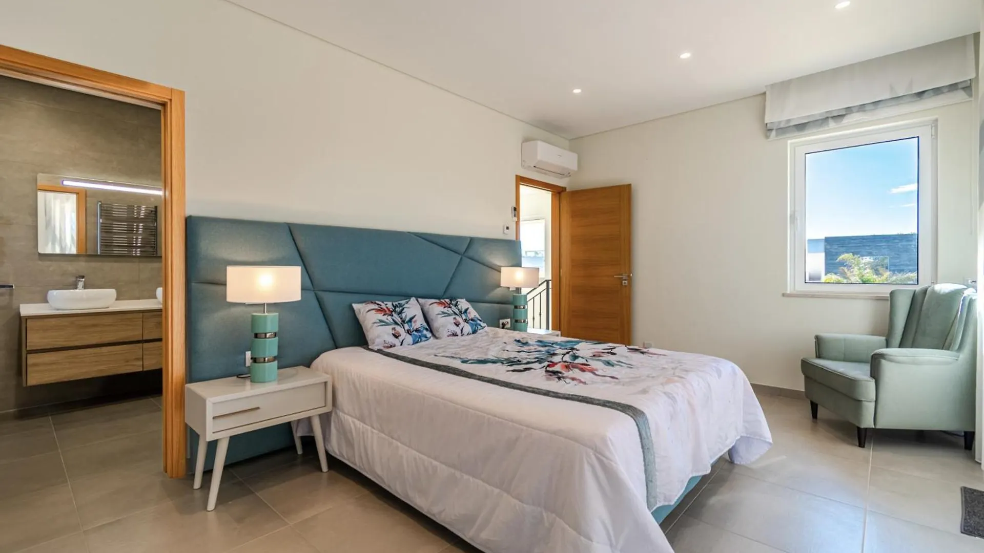 Holiday House Beach Porto Mos By Villas Key Lagos 0*,  Portugal